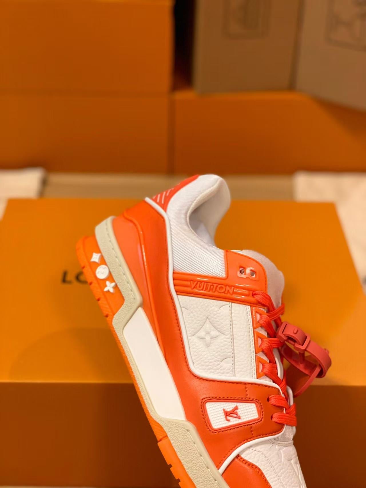 LV trainer orange