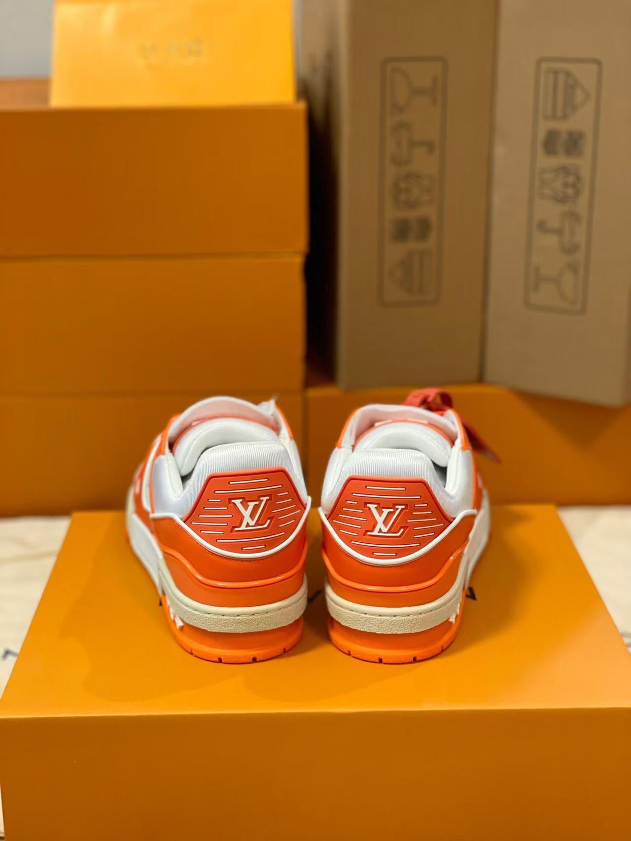 LV trainer orange