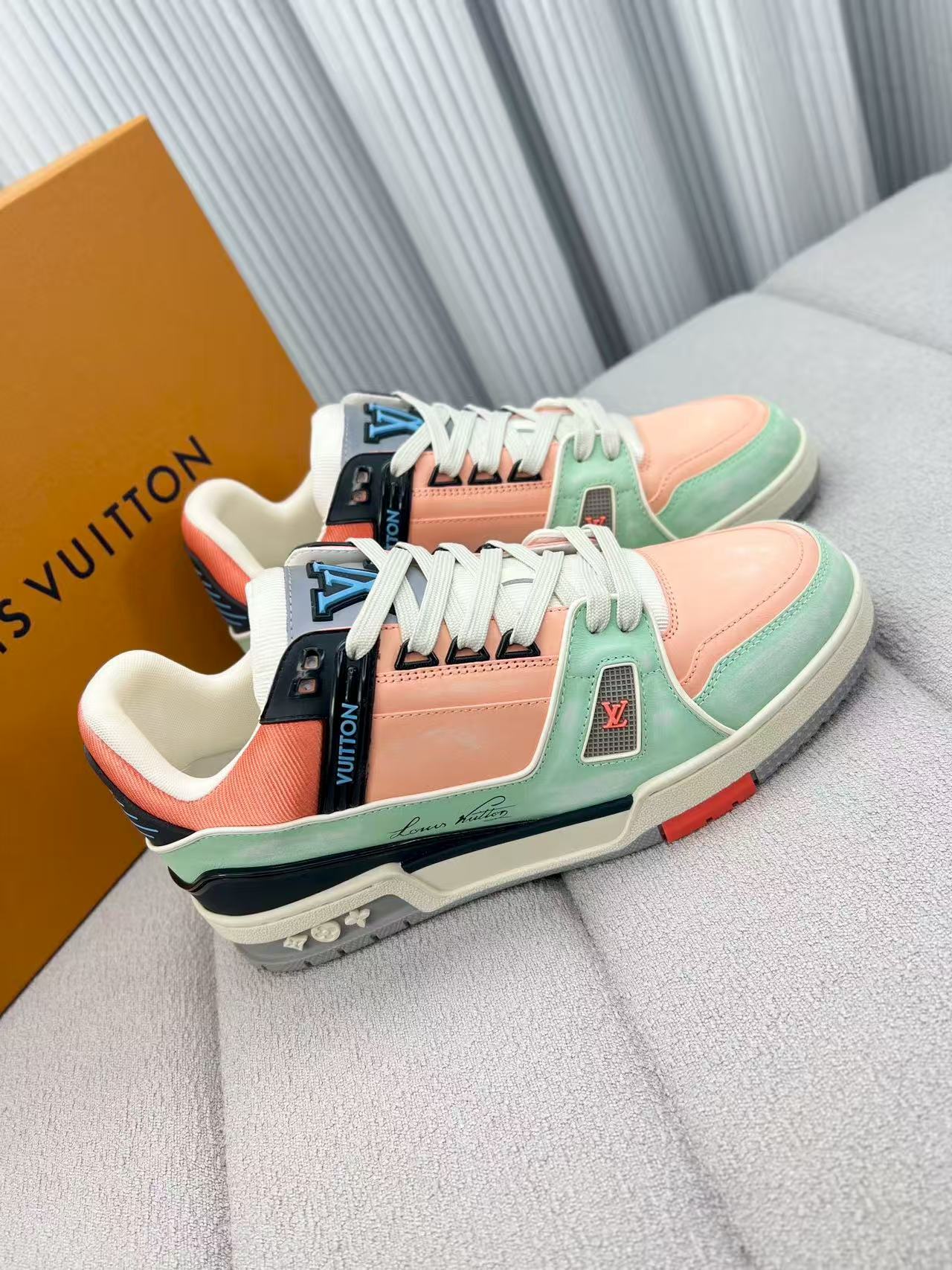 LV  Trainer   Pink Green Black