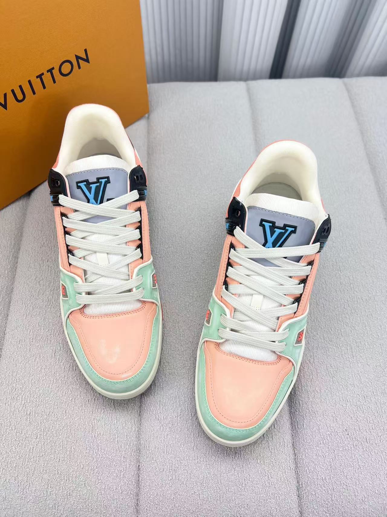 LV  Trainer   Pink Green Black