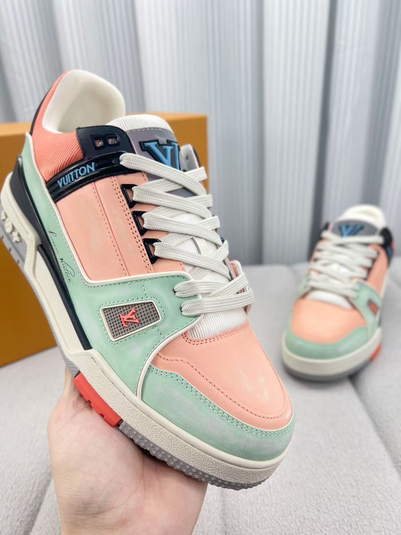 LV  Trainer   Pink Green Black