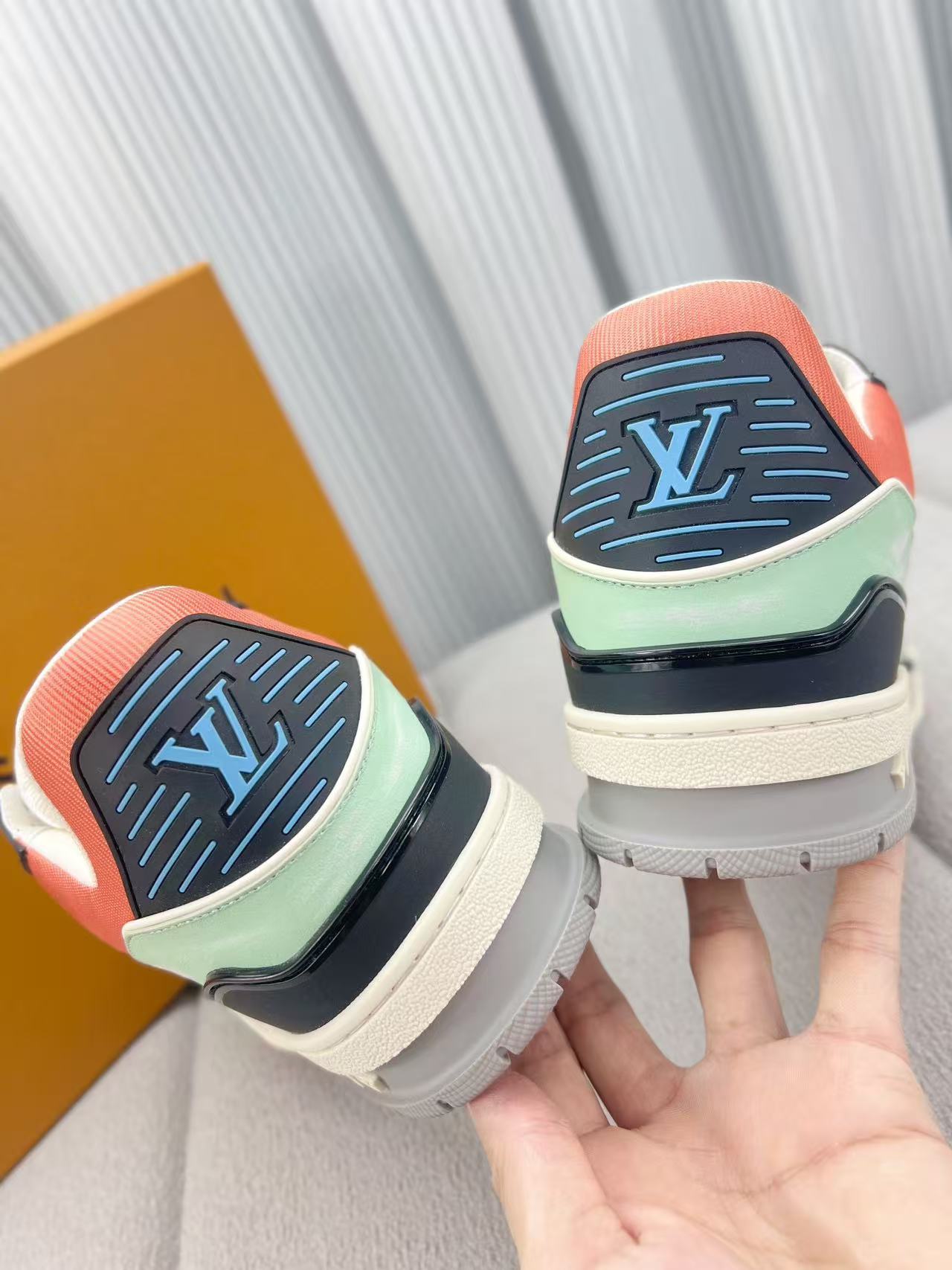 LV  Trainer   Pink Green Black
