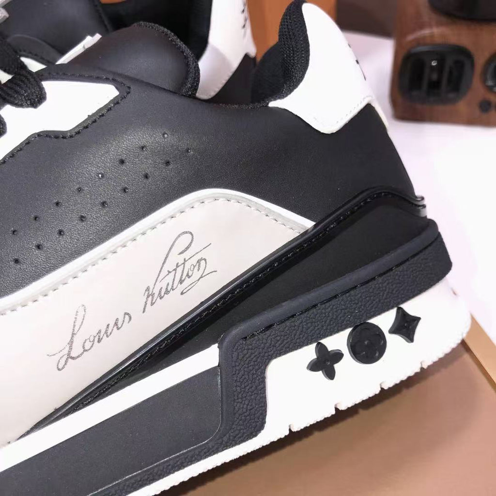 LV trainer #54 Signature black