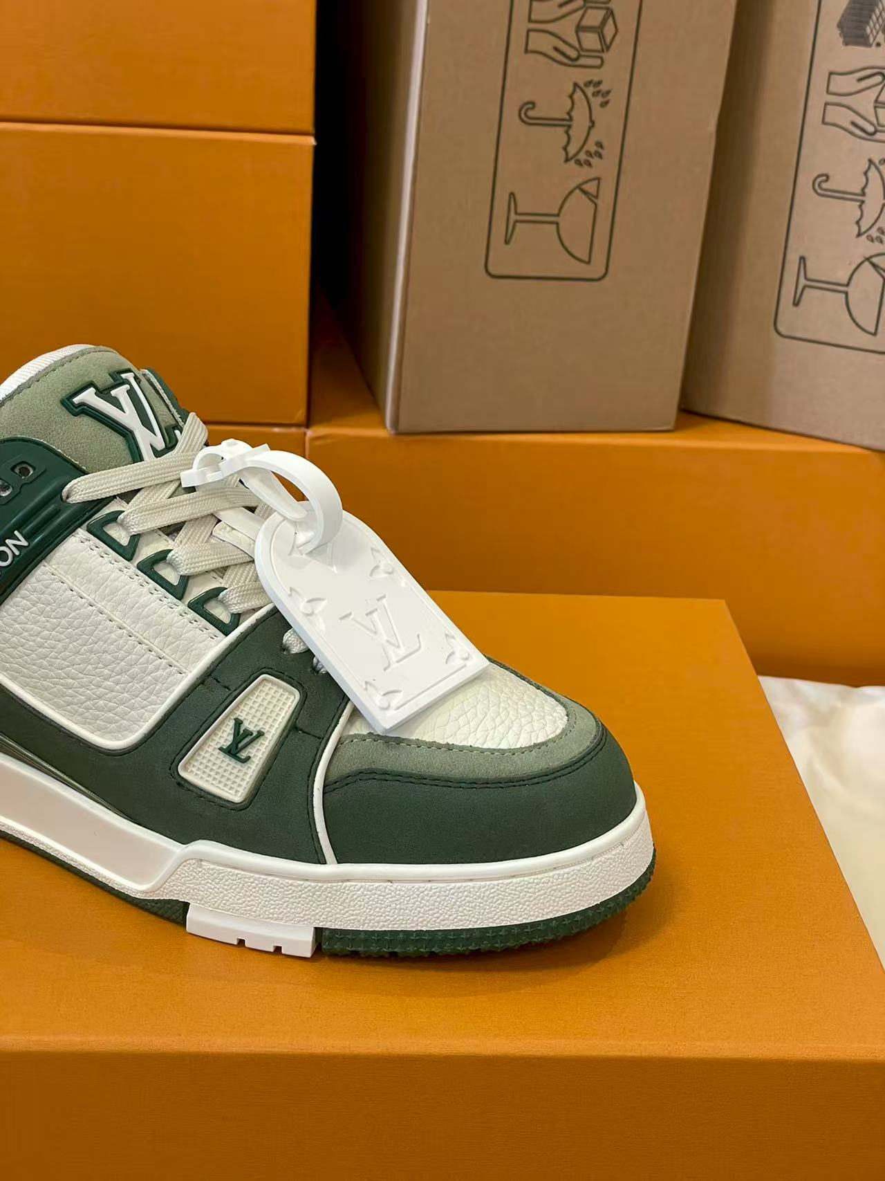 LV trainer light green white