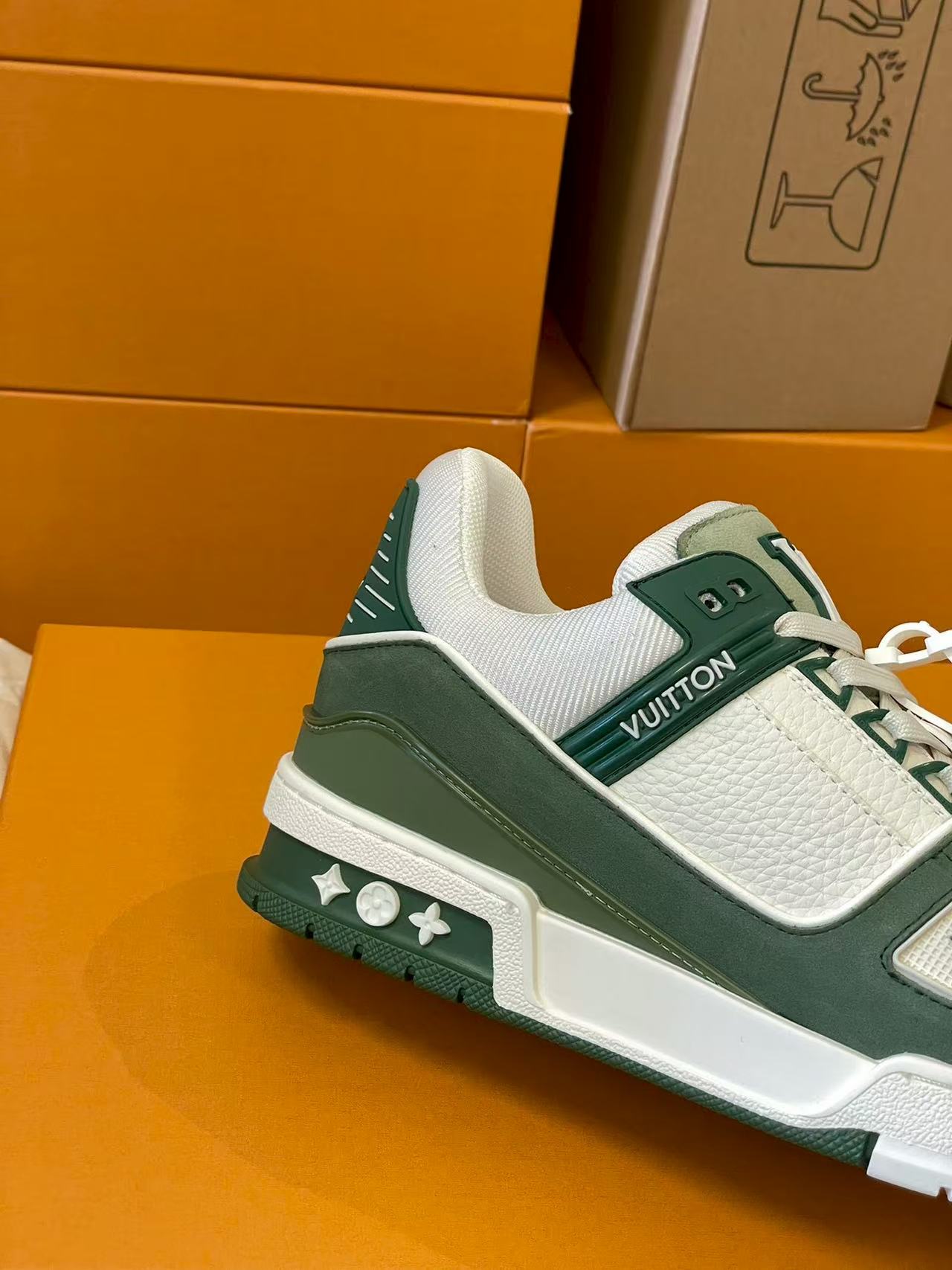 LV trainer light green white