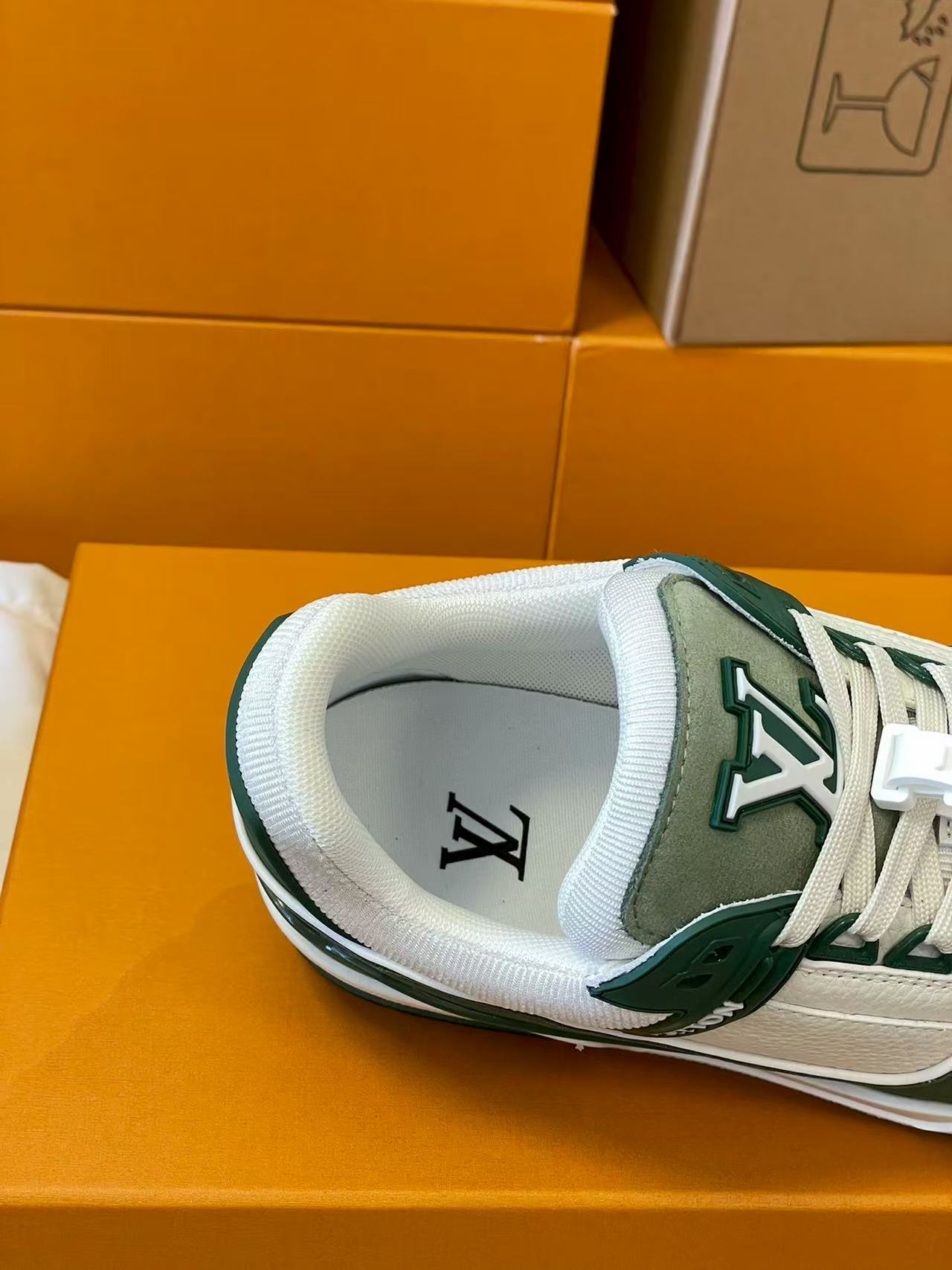 LV trainer light green white