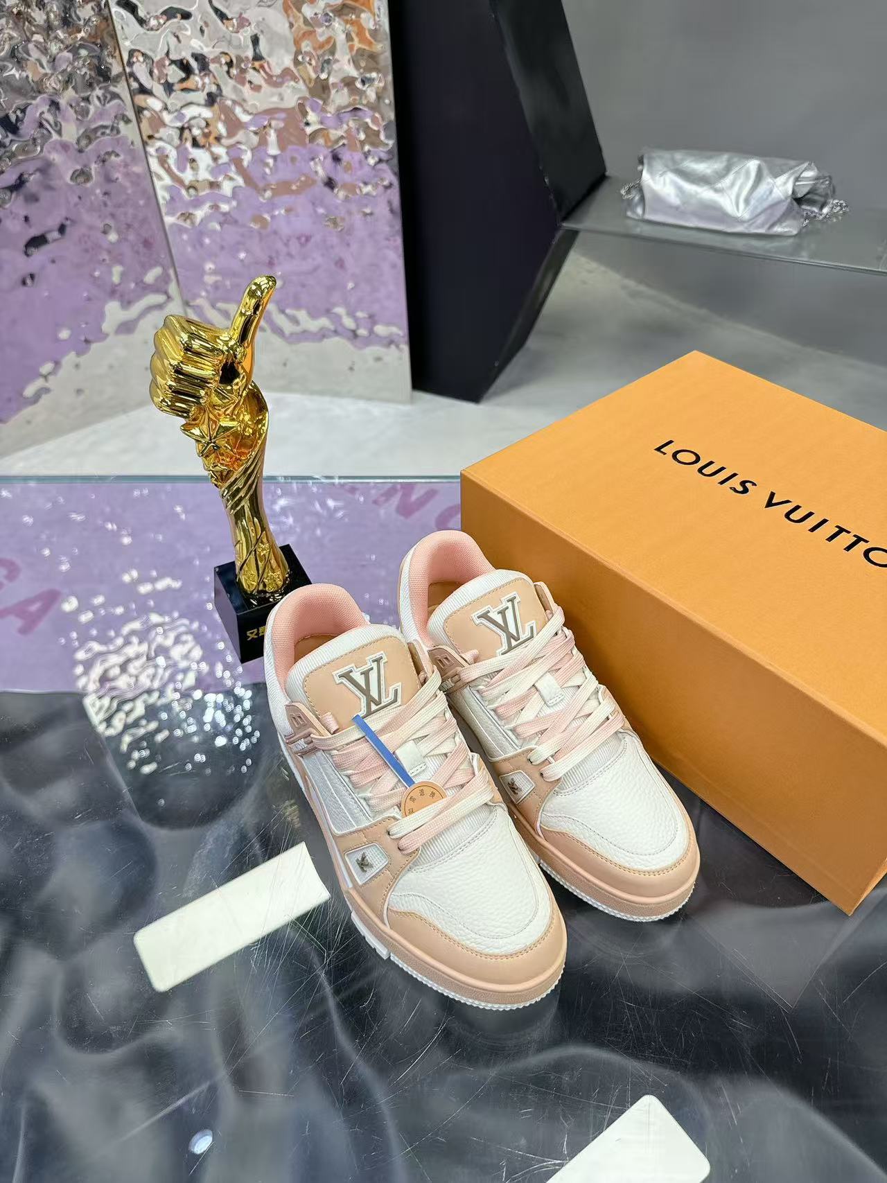 LV  trainer Pink calfskin