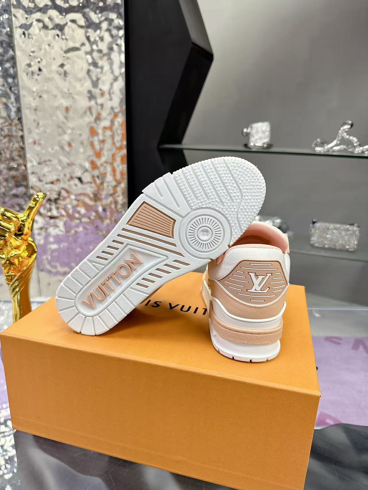 LV  trainer Pink calfskin
