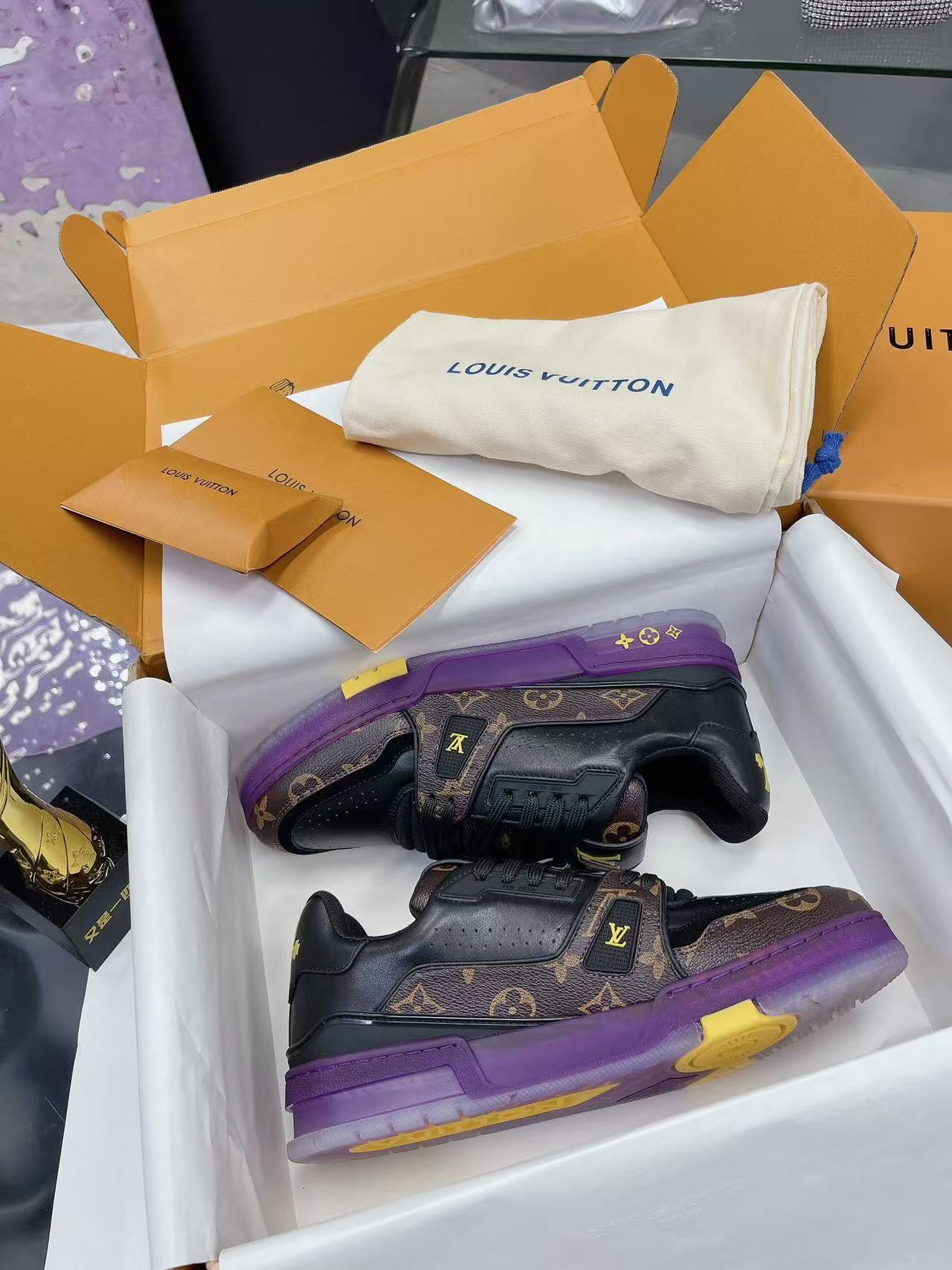 LV  trainer  Purple and Gold Lakers
