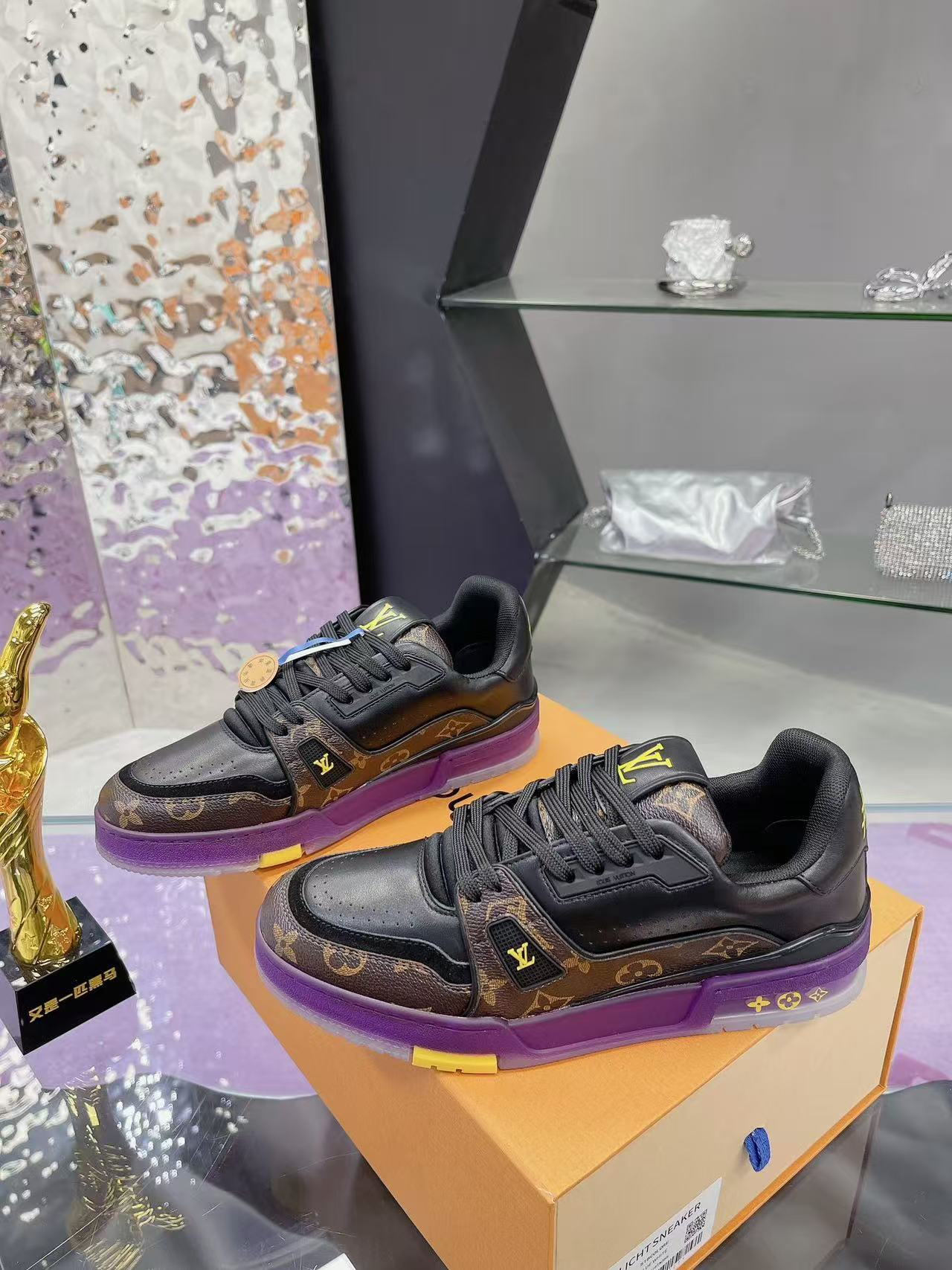 LV  trainer  Purple and Gold Lakers