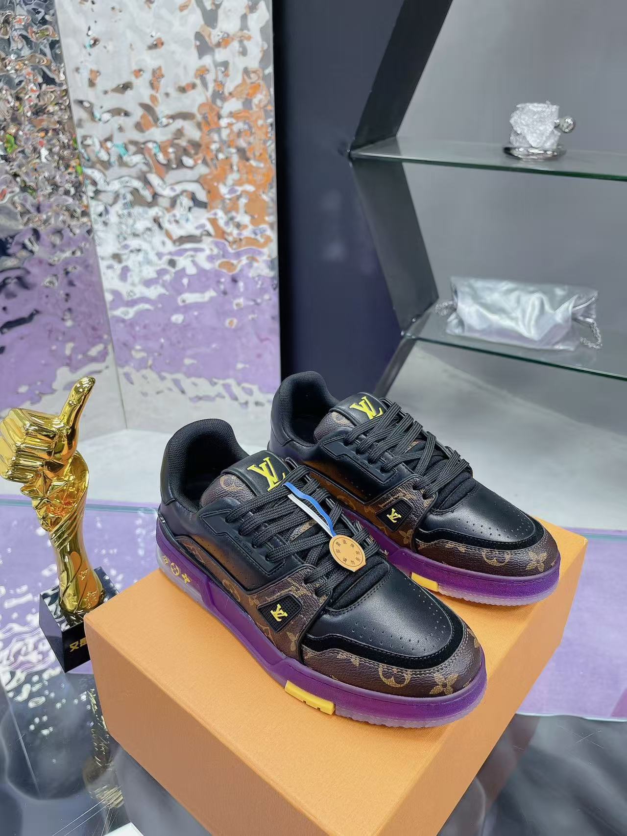 LV  trainer  Purple and Gold Lakers