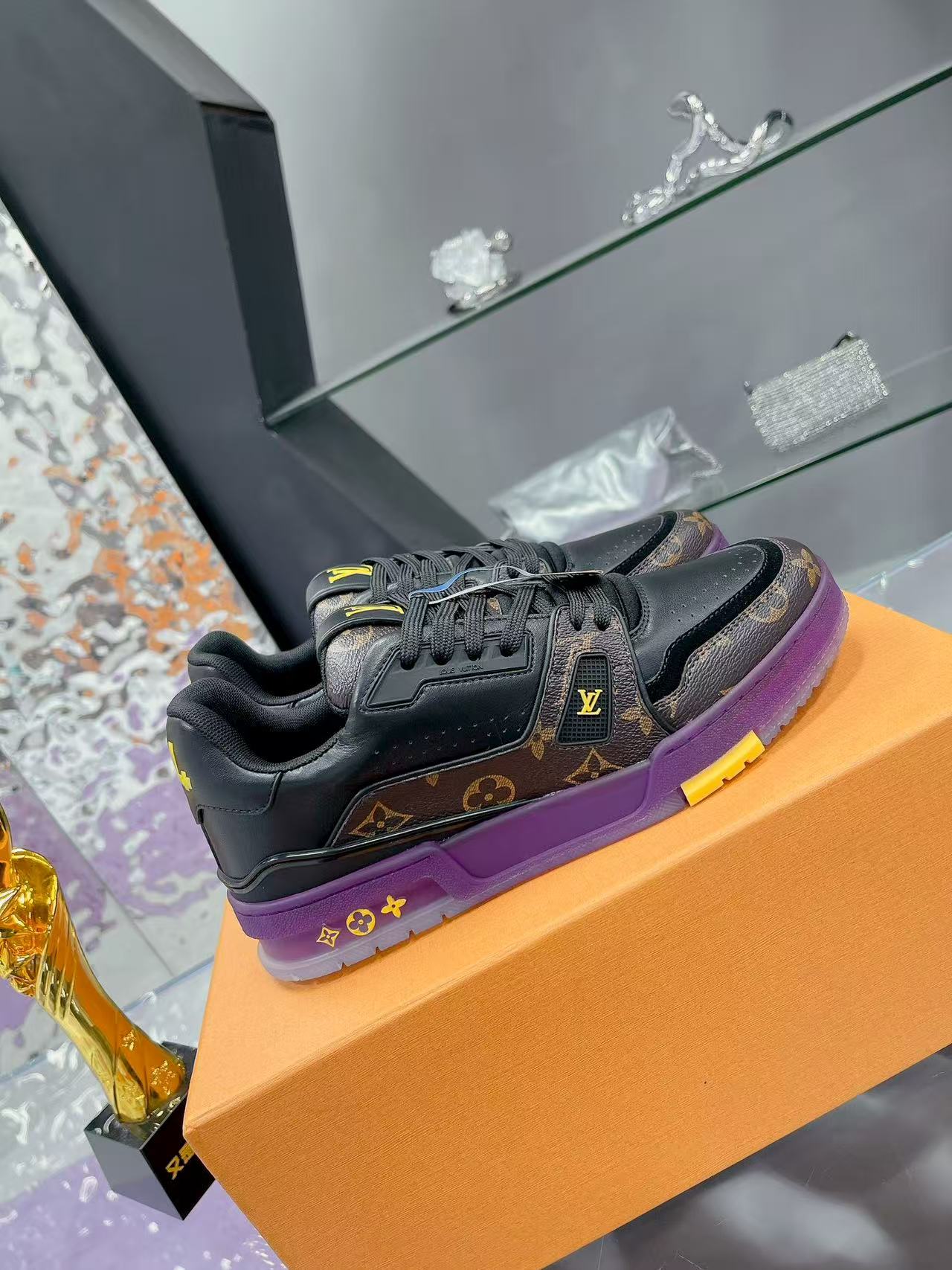 LV  trainer  Purple and Gold Lakers
