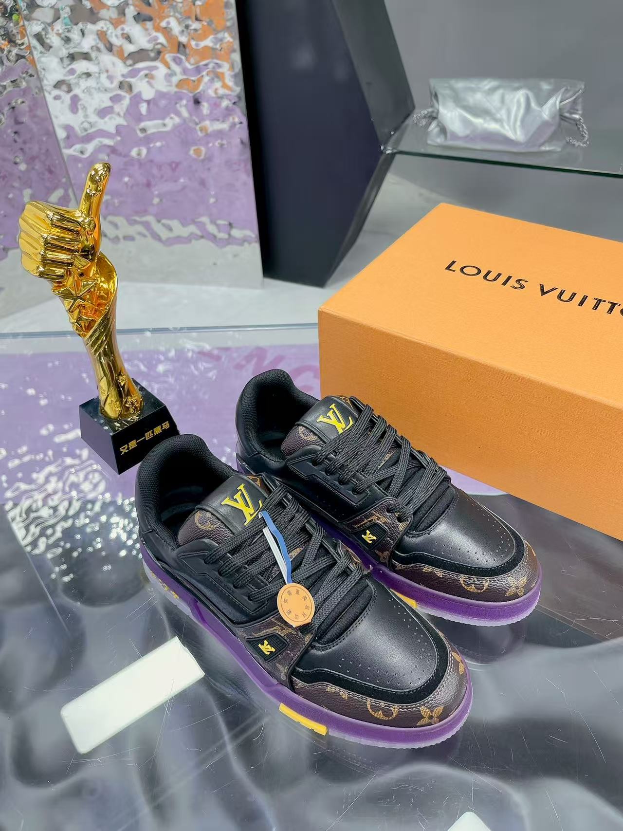 LV  trainer  Purple and Gold Lakers