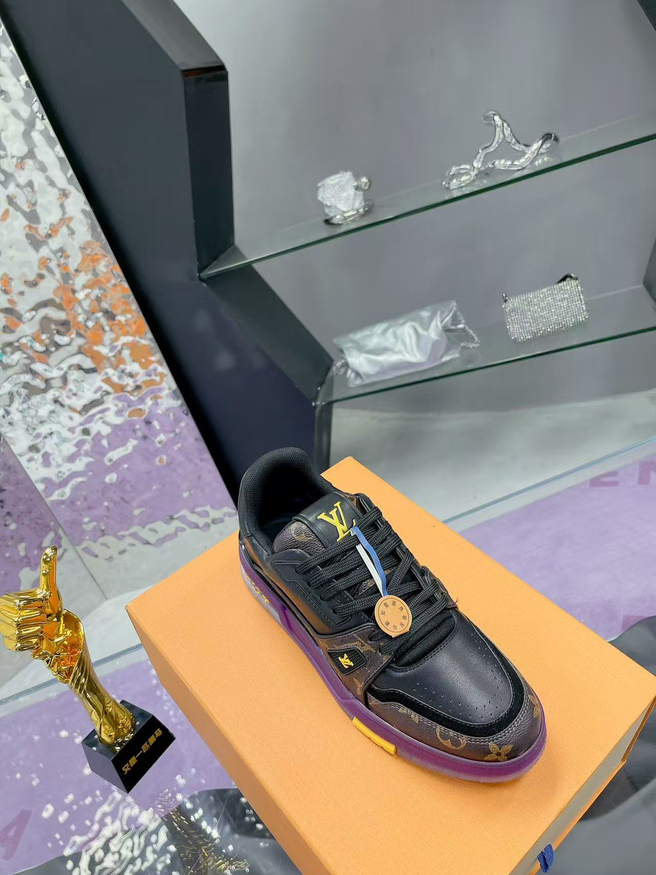 LV  trainer  Purple and Gold Lakers