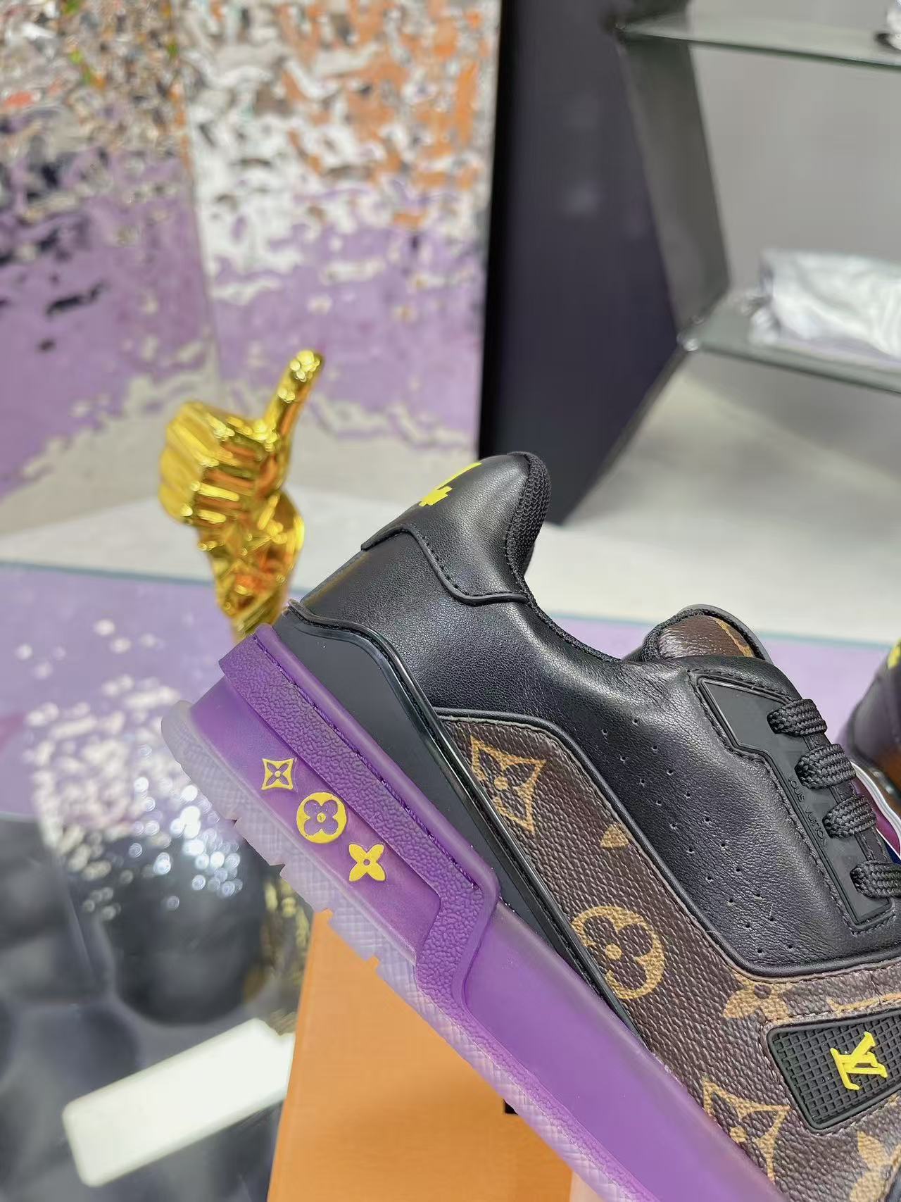 LV  trainer  Purple and Gold Lakers