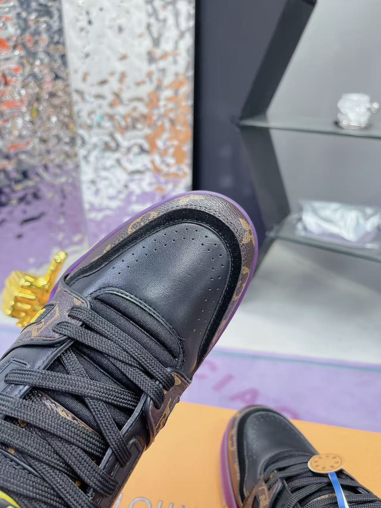 LV  trainer  Purple and Gold Lakers