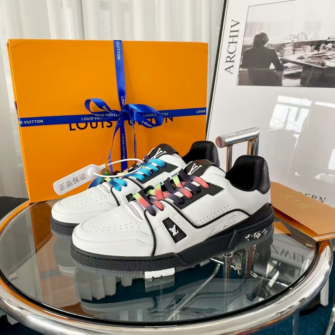 LV Trainer Black White