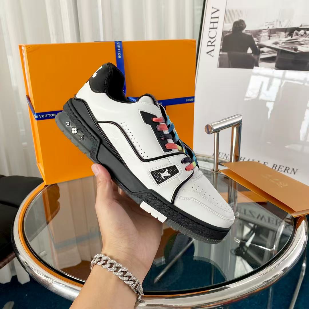 LV Trainer Black White