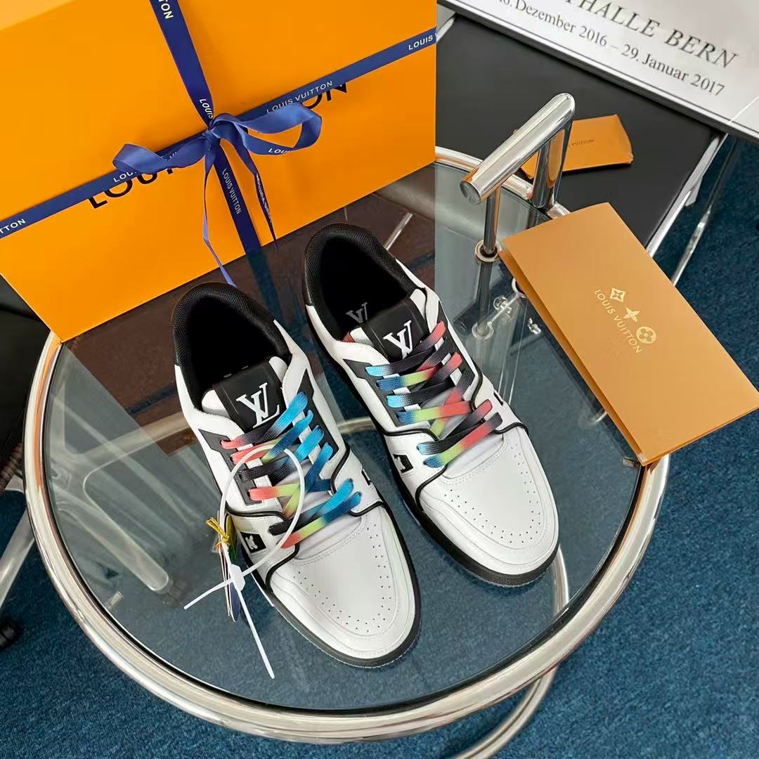 LV Trainer Black White