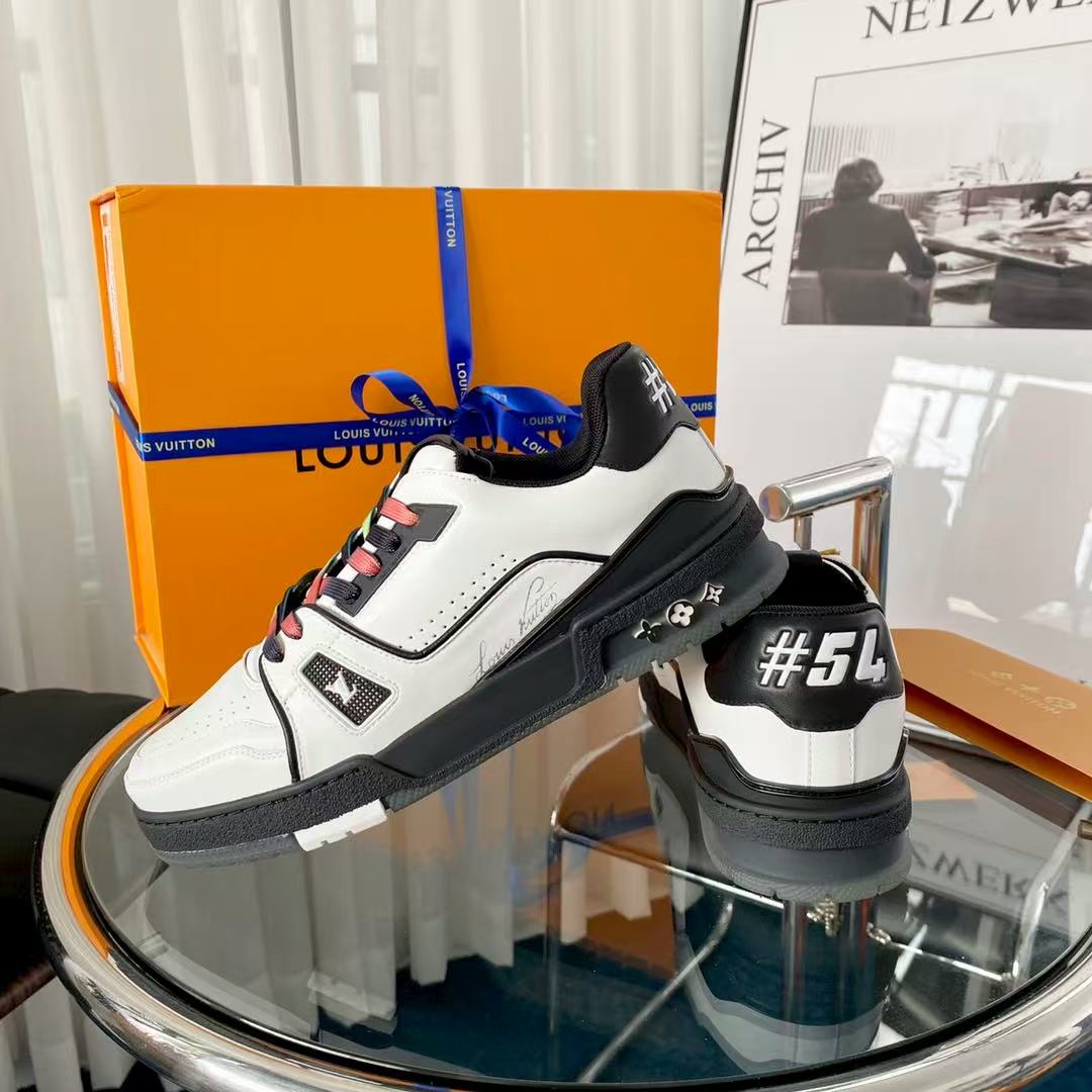LV Trainer Black White