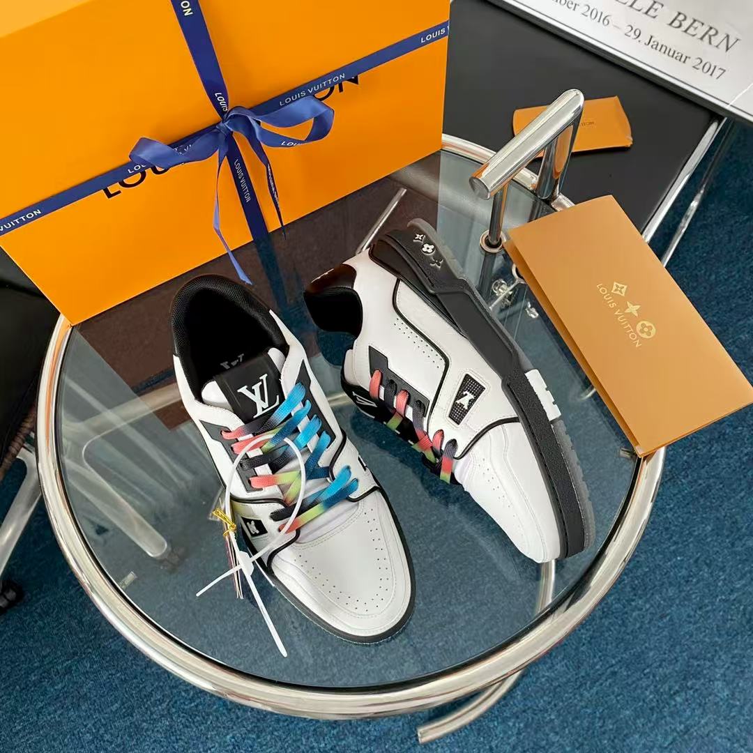 LV Trainer Black White