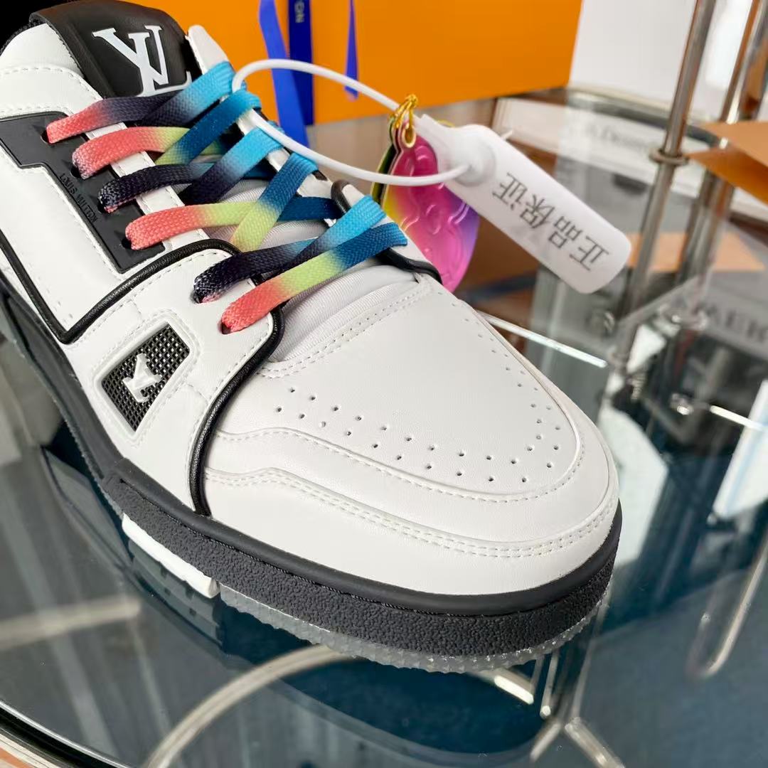 LV Trainer Black White