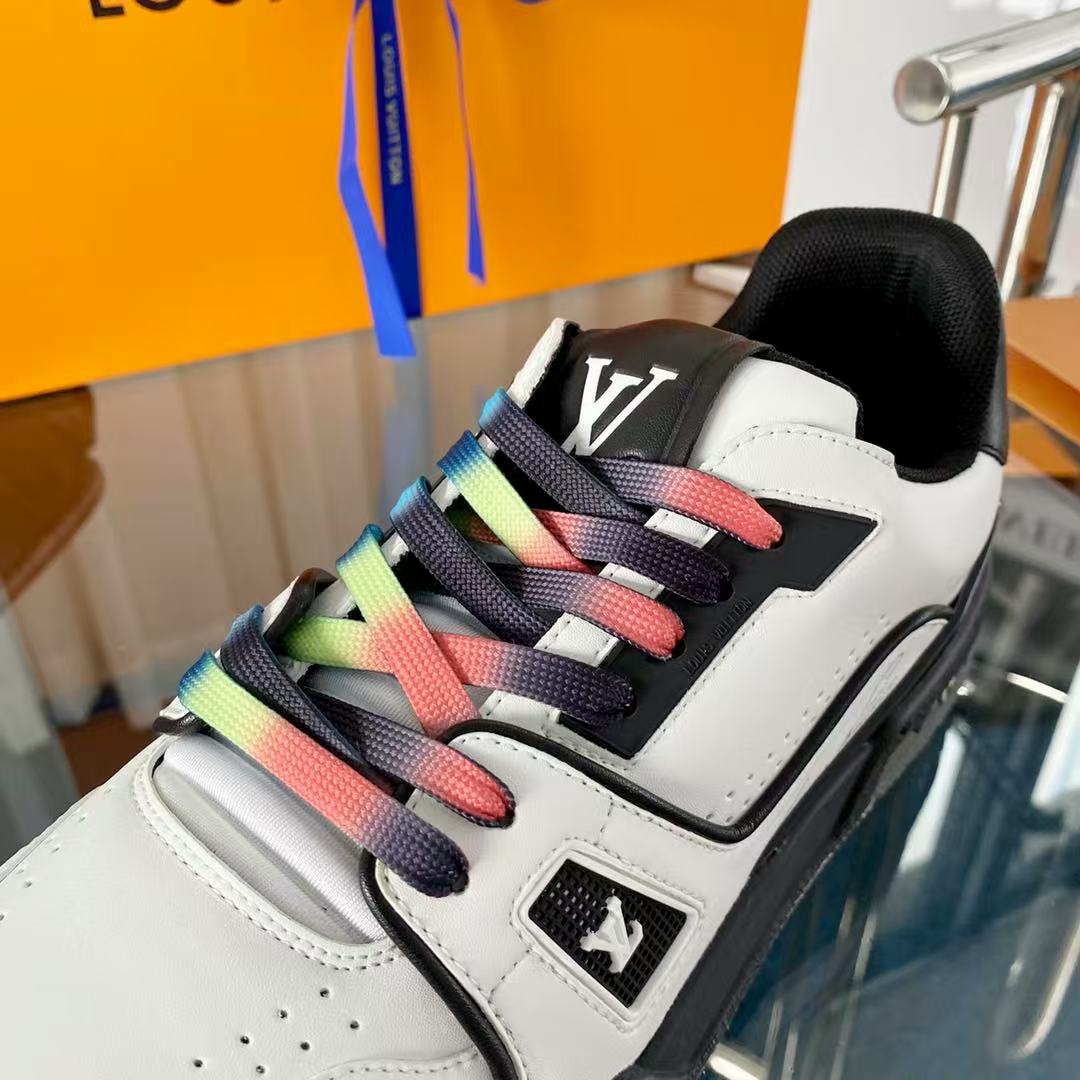 LV Trainer Black White