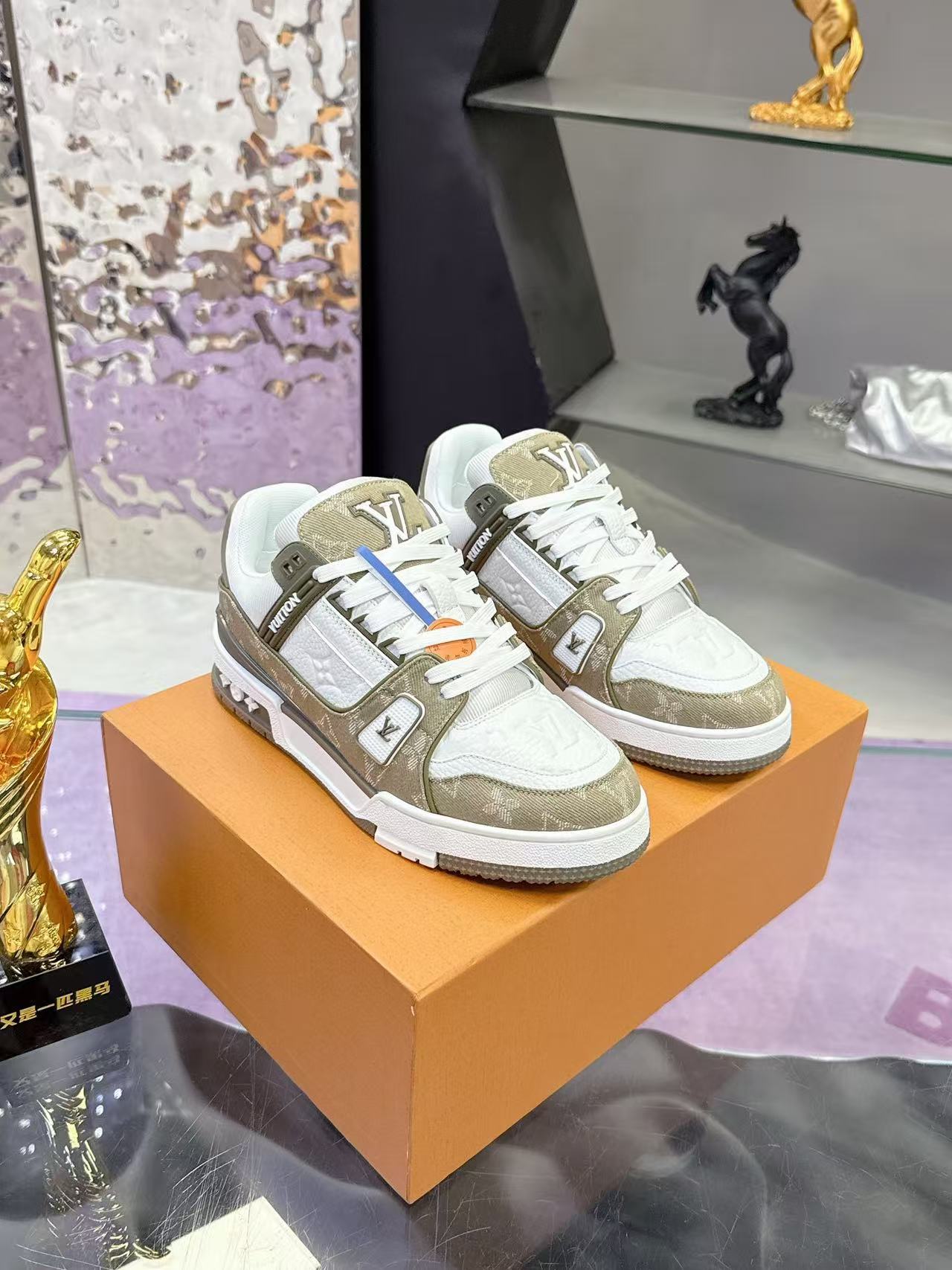 LV trainer green brown