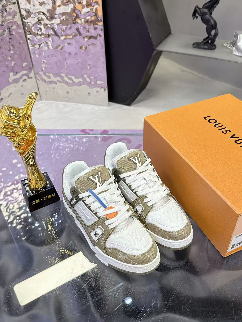 LV trainer green brown
