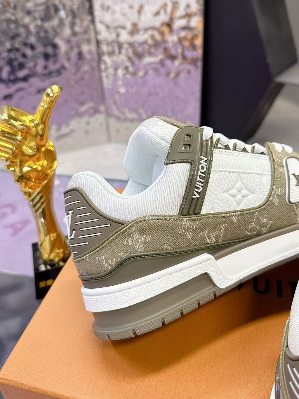 LV trainer green brown