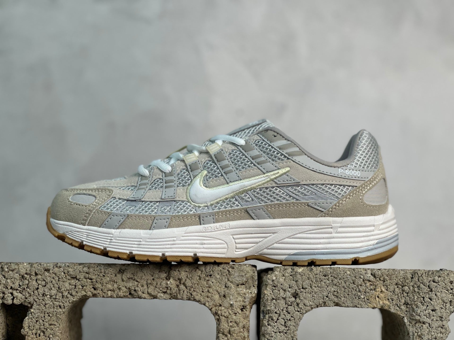 NIKE P-6000 BEIGE GREY