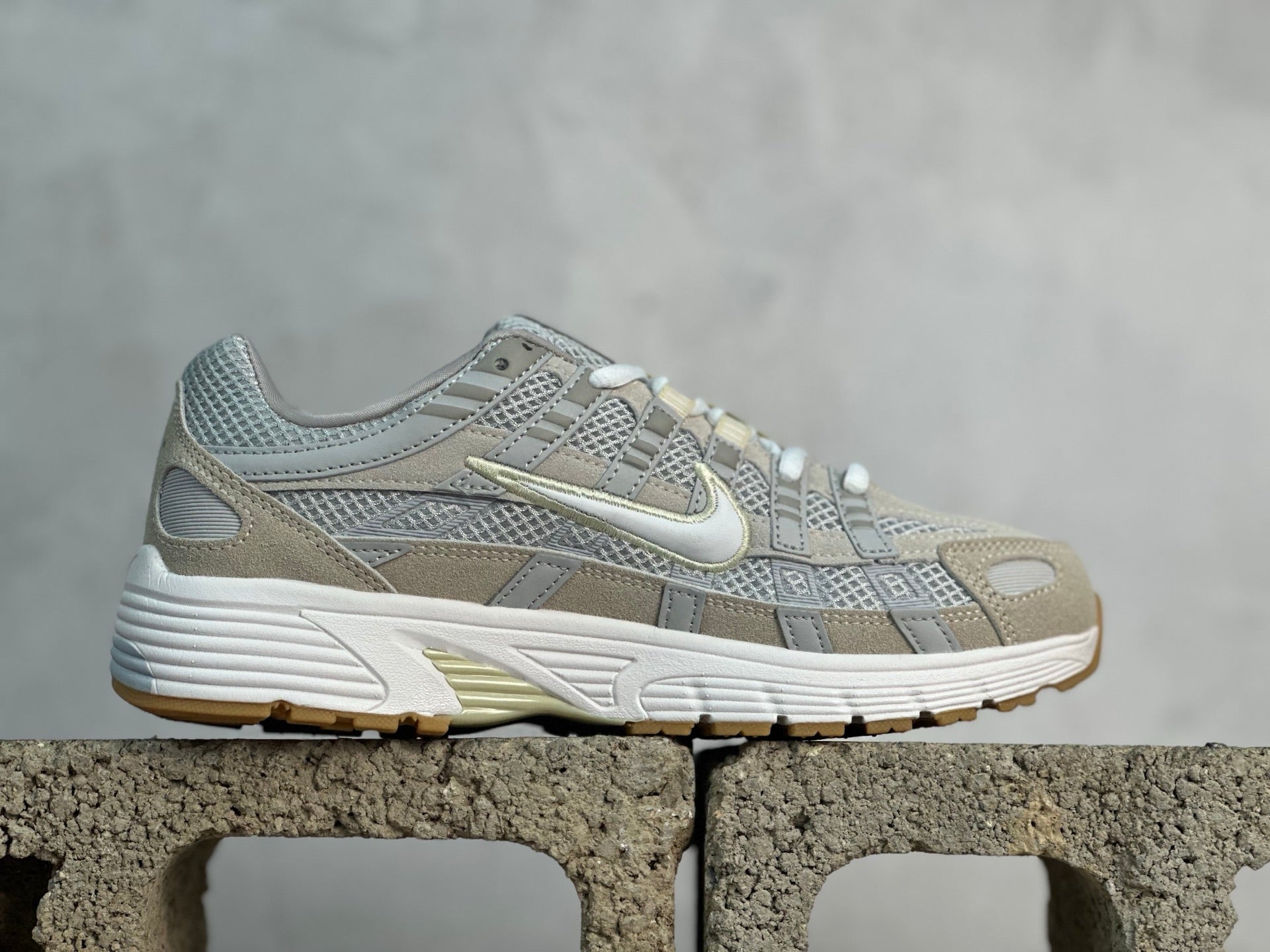 NIKE P-6000 BEIGE GREY