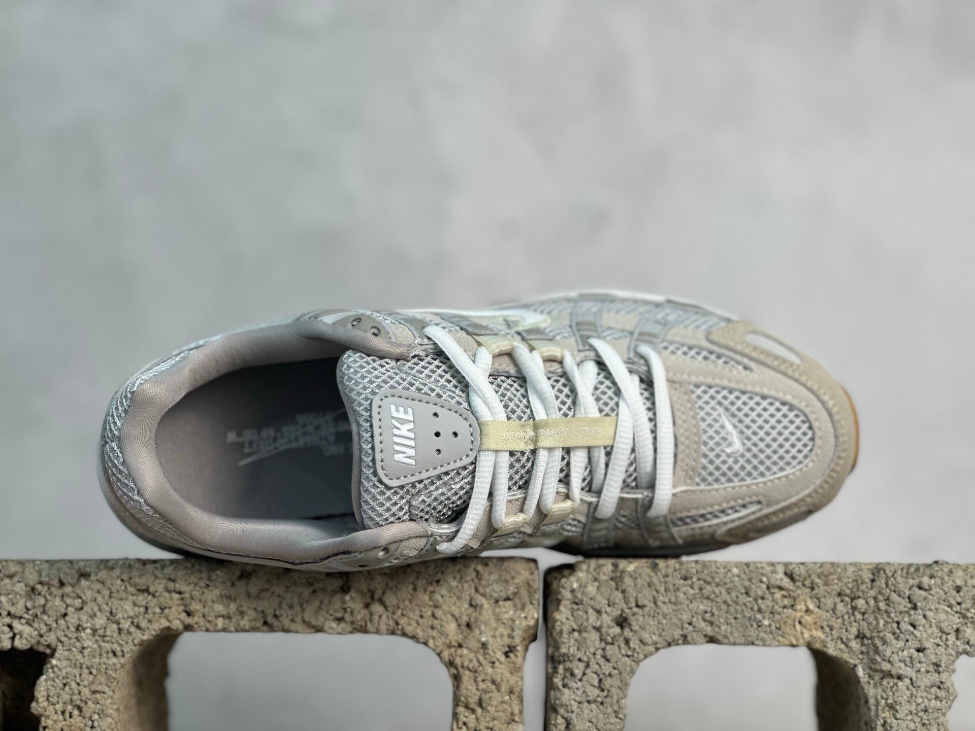 NIKE P-6000 BEIGE GREY