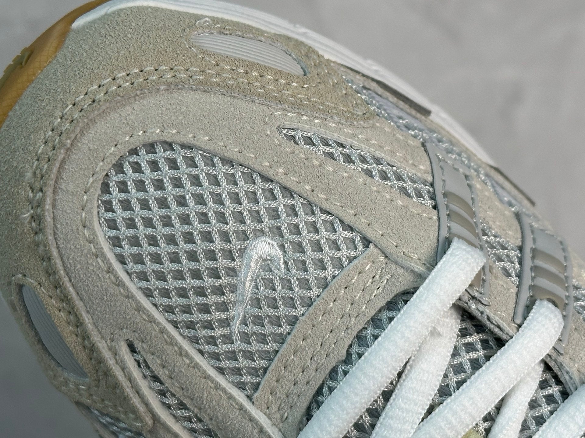 NIKE P-6000 BEIGE GREY