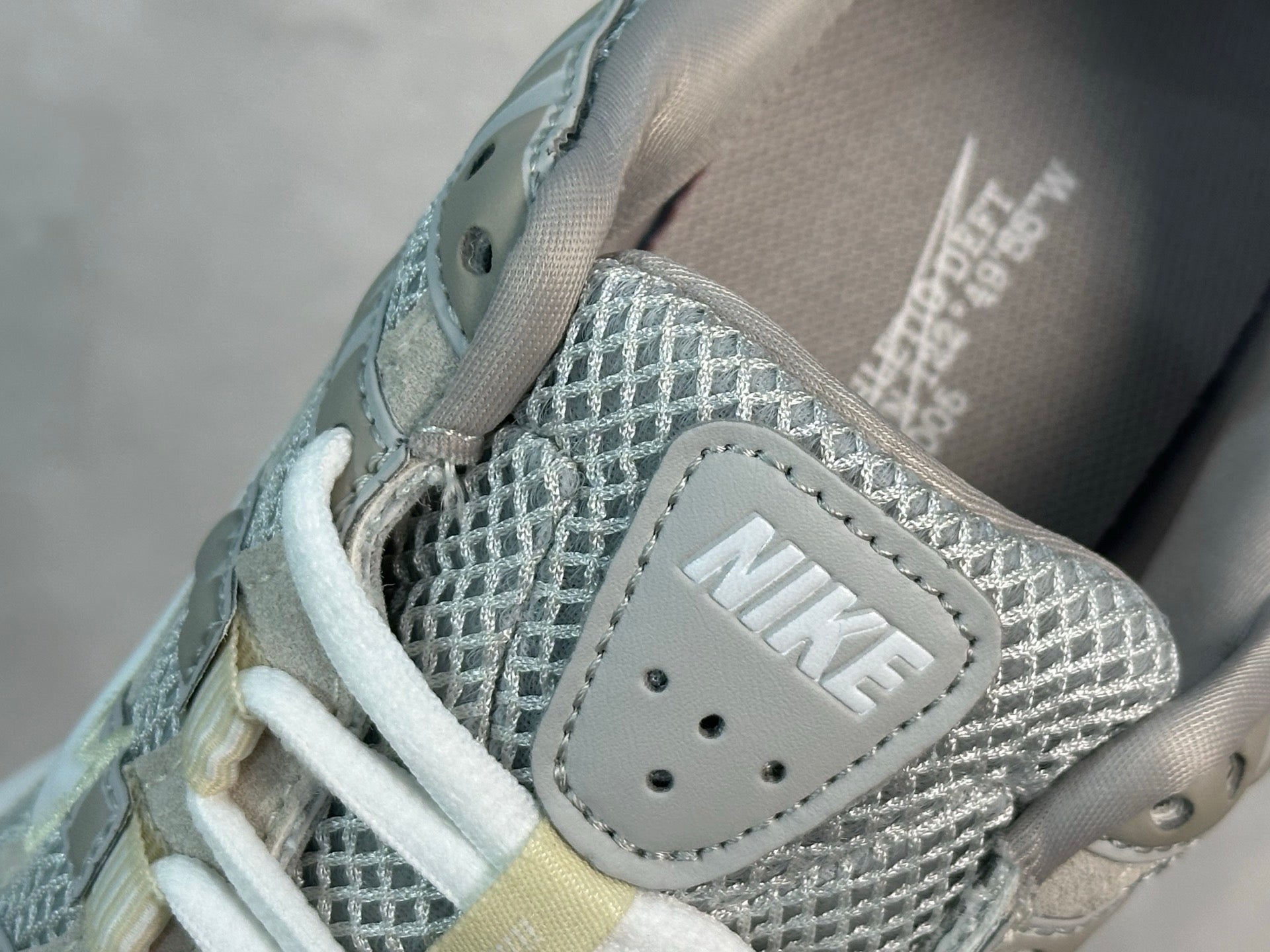 NIKE P-6000 BEIGE GREY