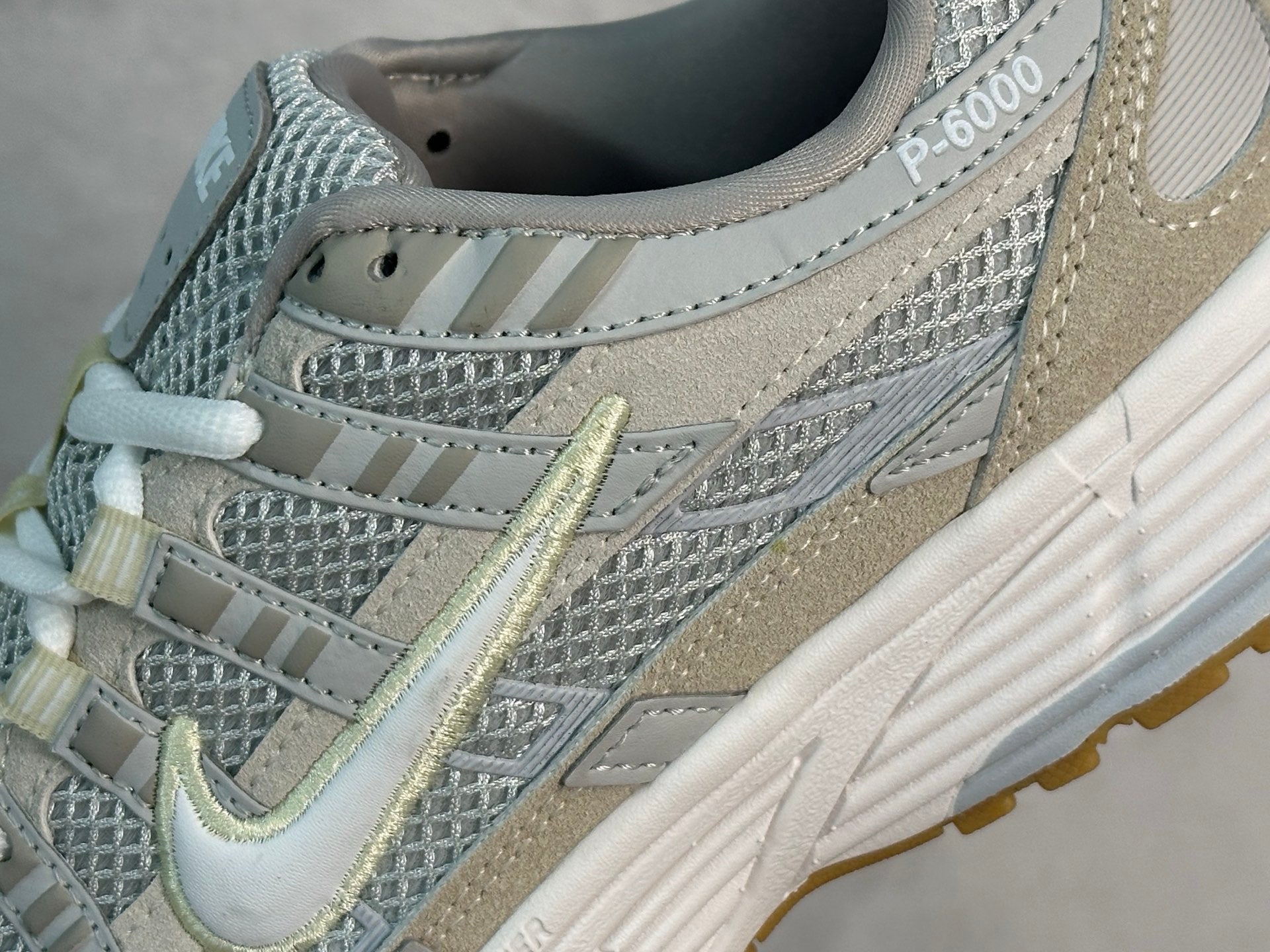 NIKE P-6000 BEIGE GREY